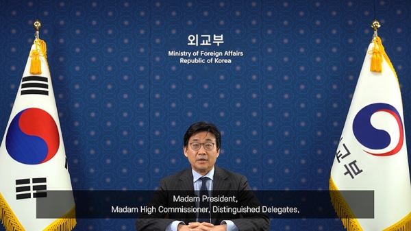 演説する崔鐘文（チェ・ジョンムン）韓国外交部第2次官。演説は事前に録画したものだ。外交部提供。