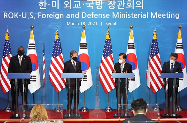 18日、共同記者会見を行う米韓の外交・国防長官たち。聯合ニュース提供。